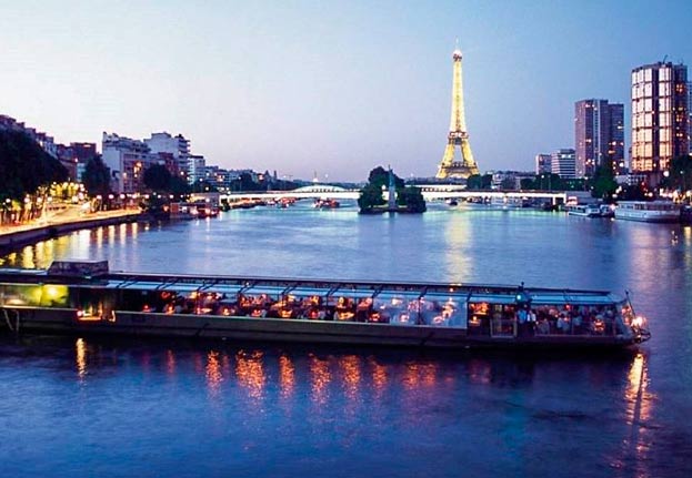 Båttur på floden Seine med middag under jul