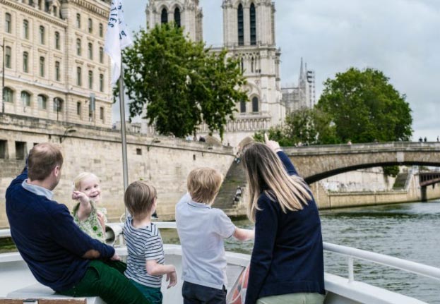 Boka en Båtutflykt flodeen Seine med valdria drinkar