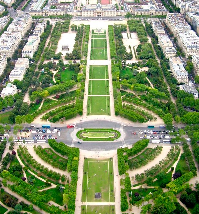 Champ de Mars parken i Paris