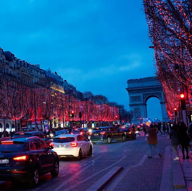 Juleljus längst Champs-Elysées