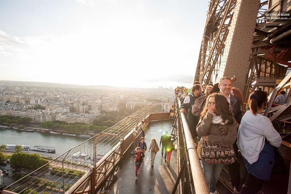 Ta trapporna upp i Eiffeltornet - entrebiljett