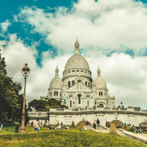 Gratis att besöka Sacre Coeur i Paris