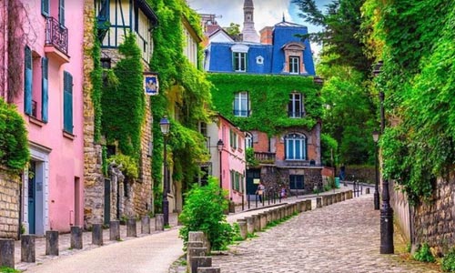 Höst på de mysiga gatorna i Montmartre, Paris